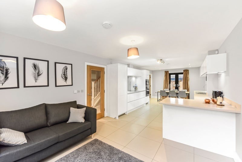 Room Churchfield Road in Greater London