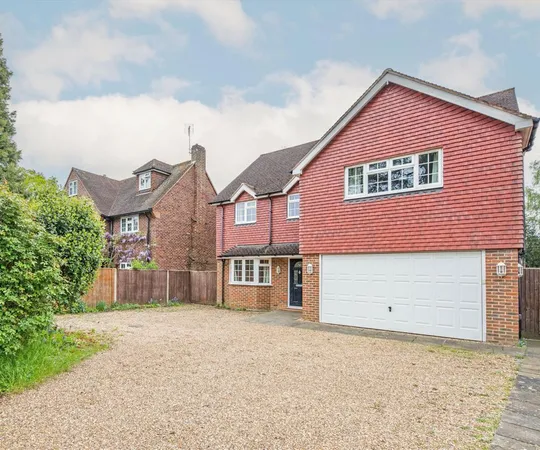 Flat Midway in Walton-on-Thames