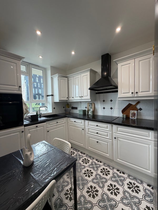 Room Lancaster Court in Greater London
