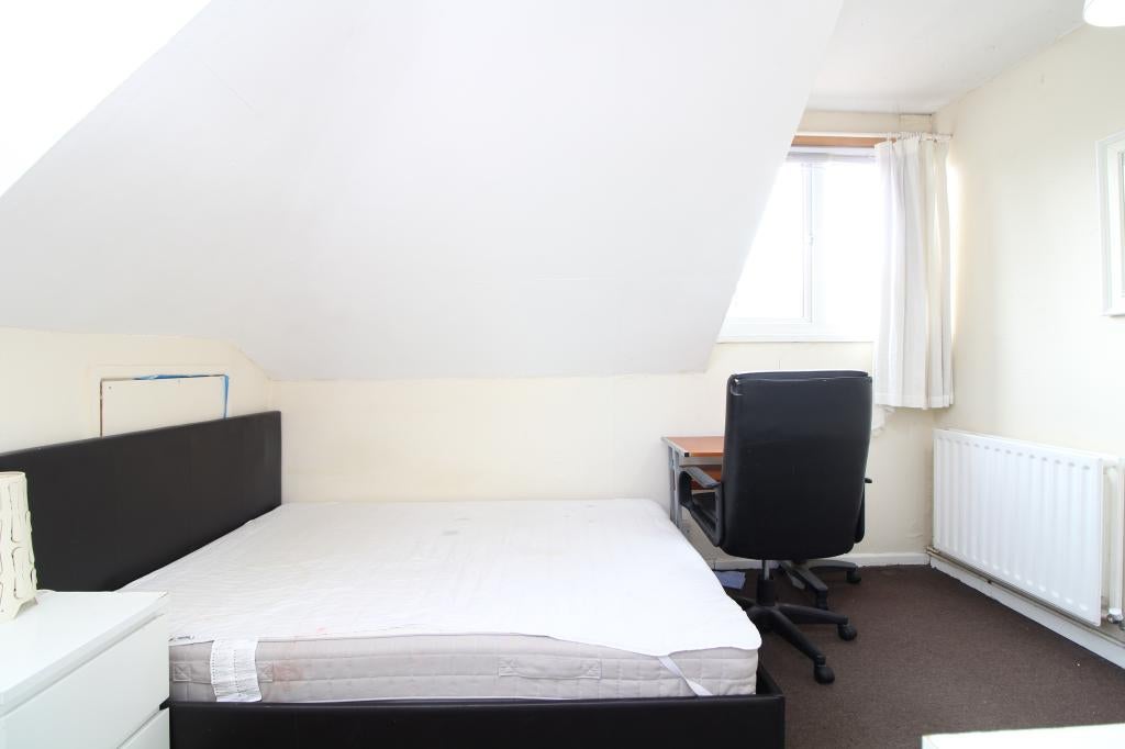 Room Belmont Road in Southampton