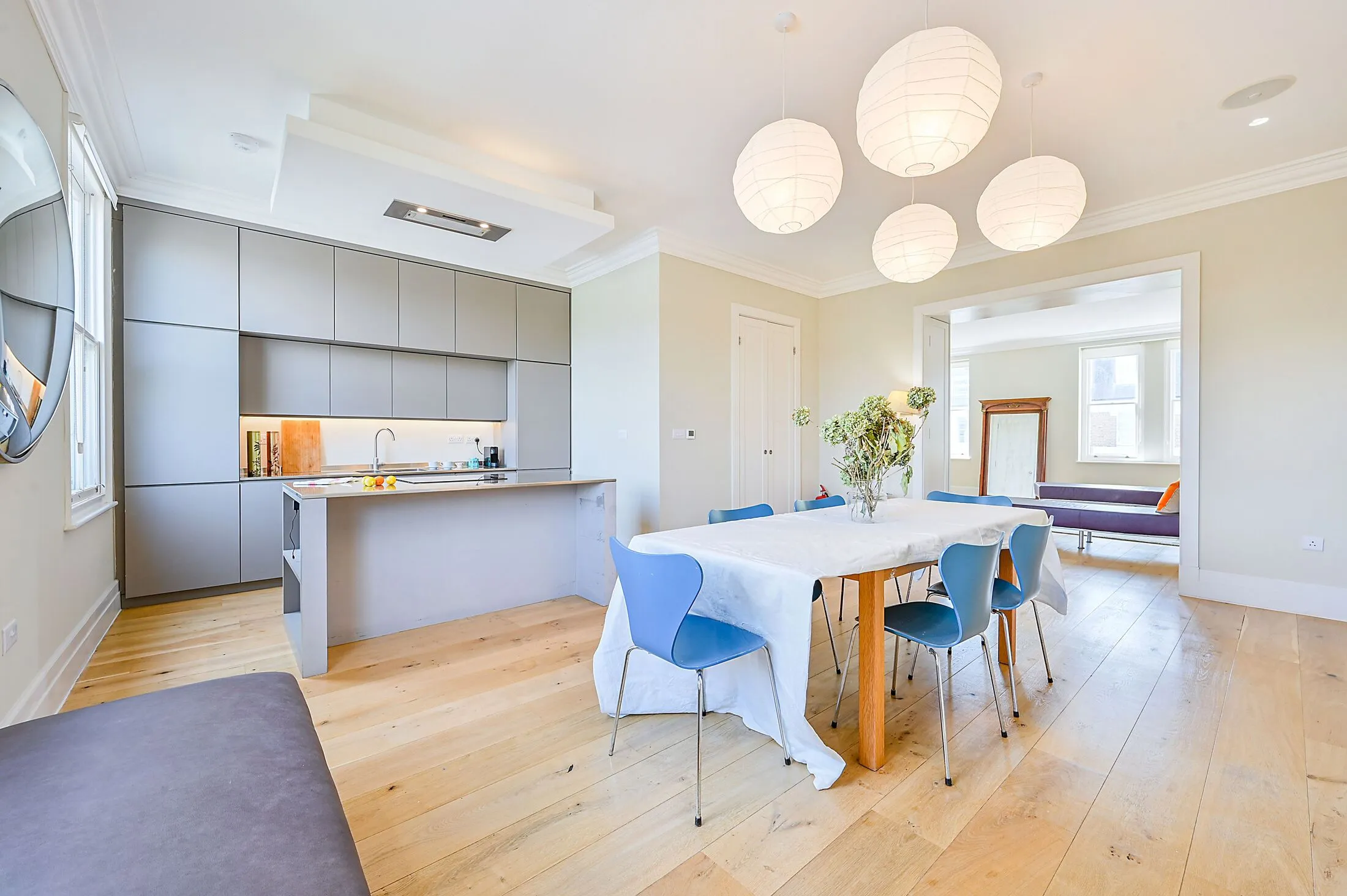 Flat Sinclair Road in Greater London