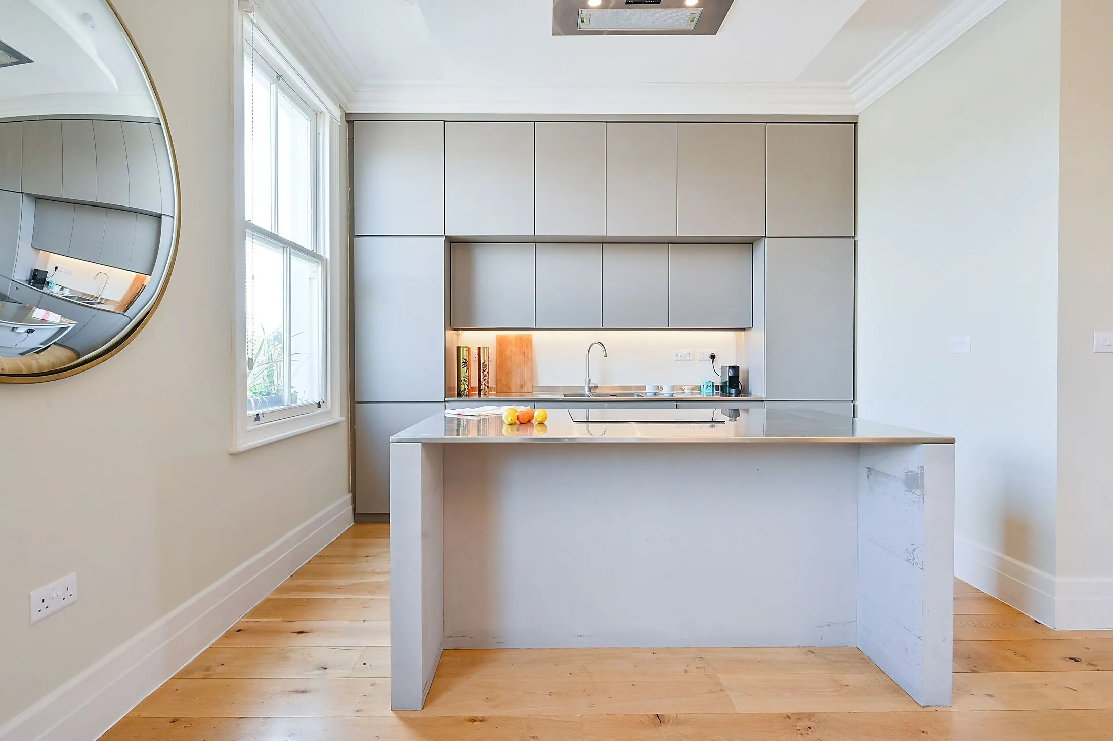 Flat Sinclair Road in Greater London