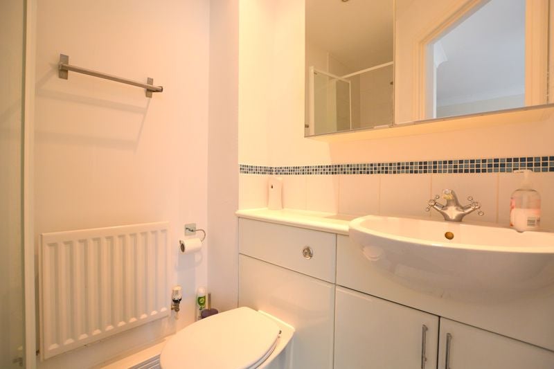 Flat Collapit Close in Greater London