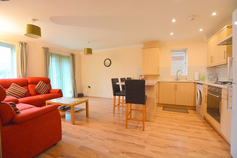 Flat Collapit Close in Greater London