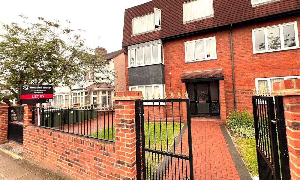 House Cranbrook Road in Greater London