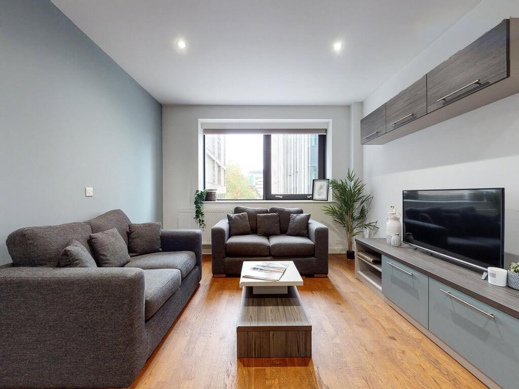 Flat Blyth Road in Greater London