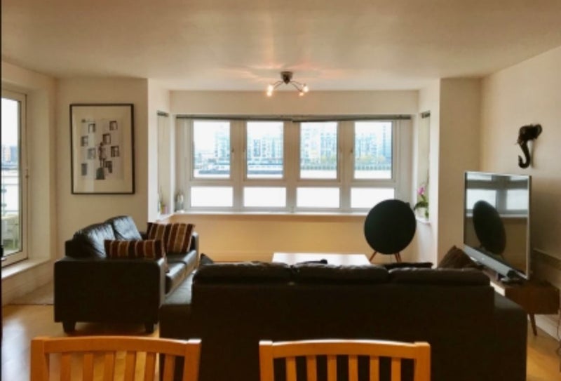 Room St. Davids Square in Greater London