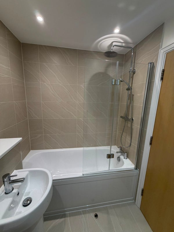 Room St. Davids Square in Greater London