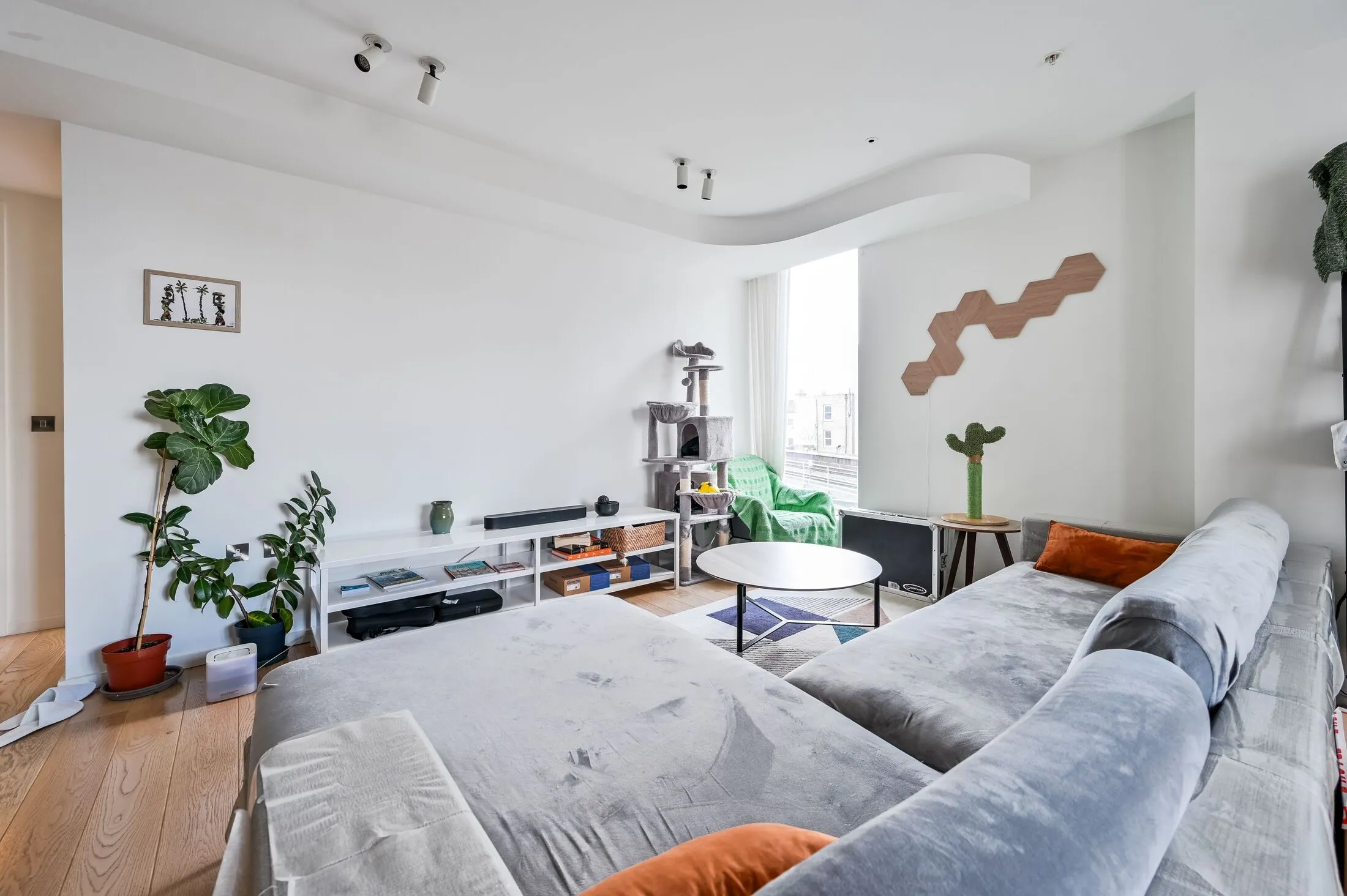 Flat Waterson Street in Greater London