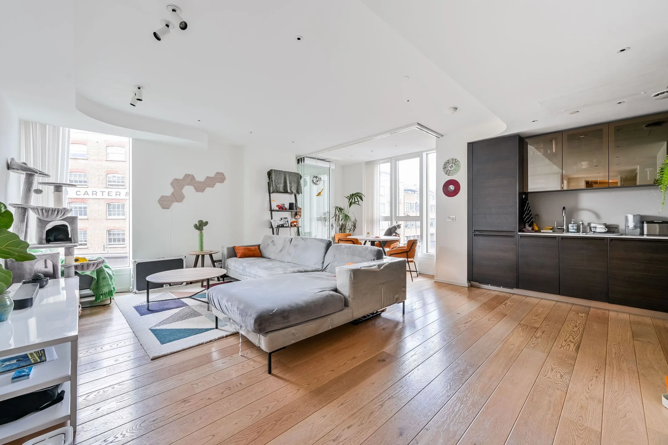 Flat Waterson Street in Greater London