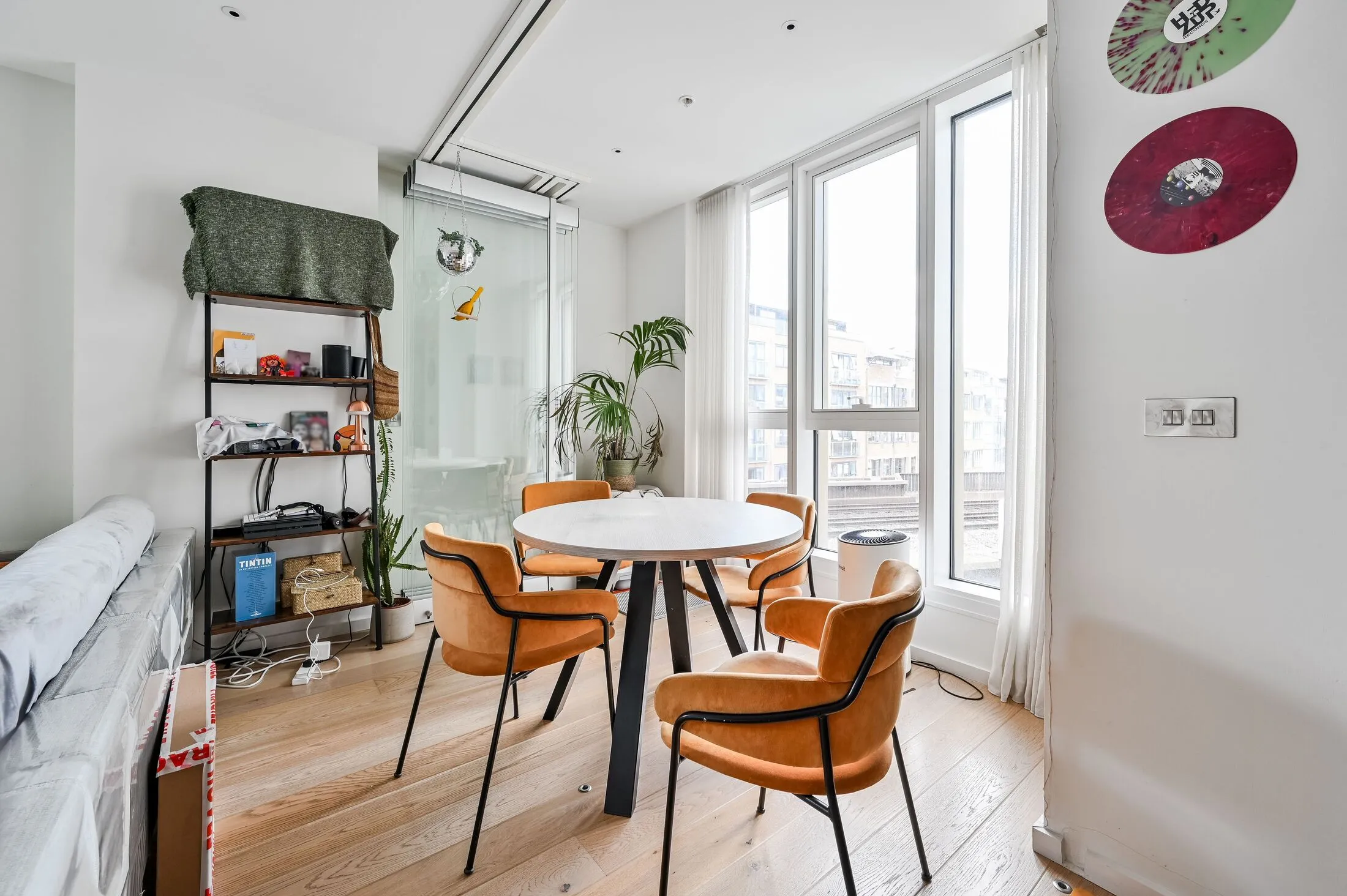 Flat Waterson Street in Greater London
