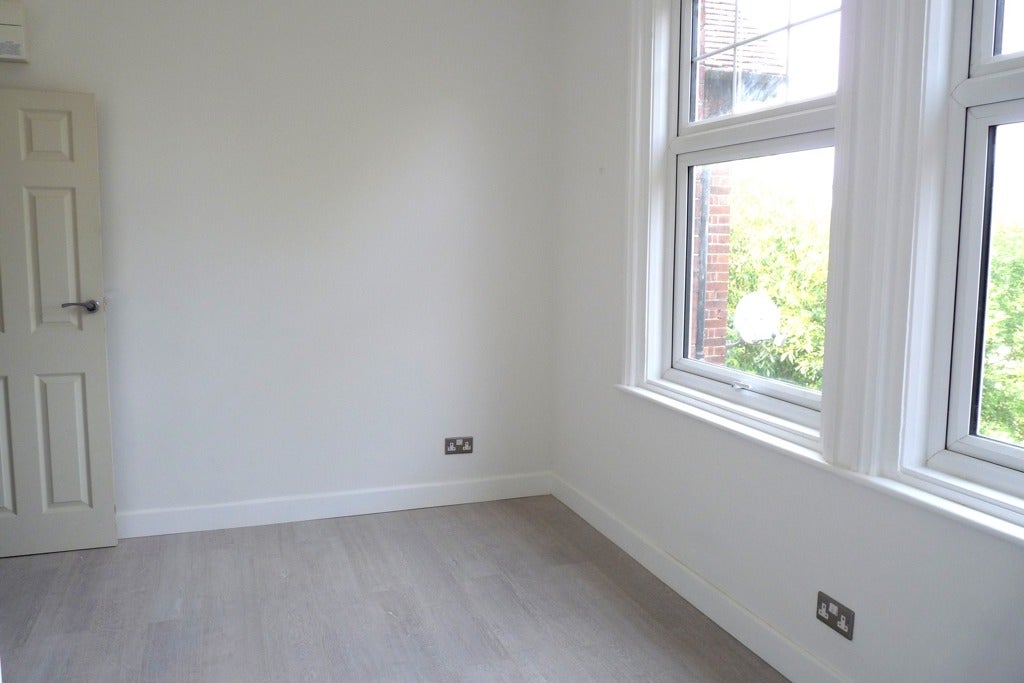 Flat Leafy Lane in Maidstone