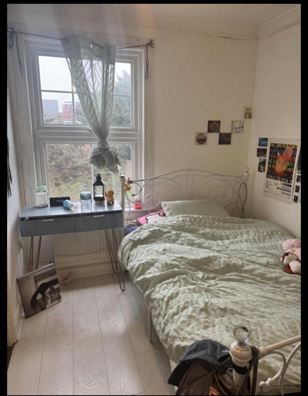 Room Marconi Road in Chelmsford