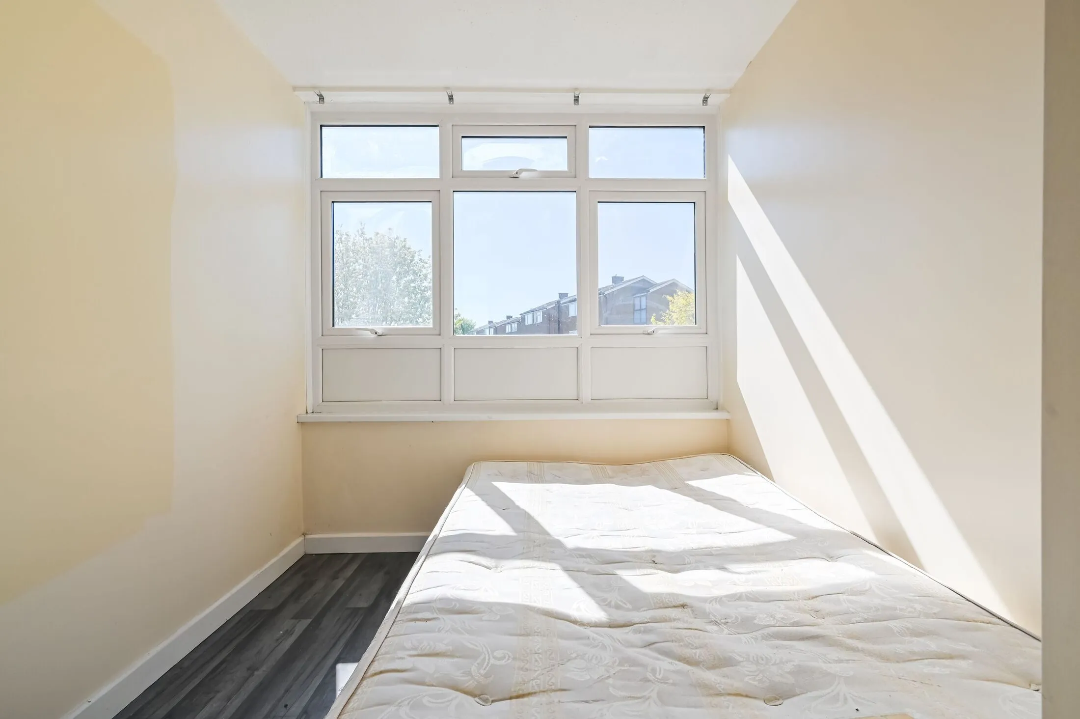 Flat Manchester Road in Greater London