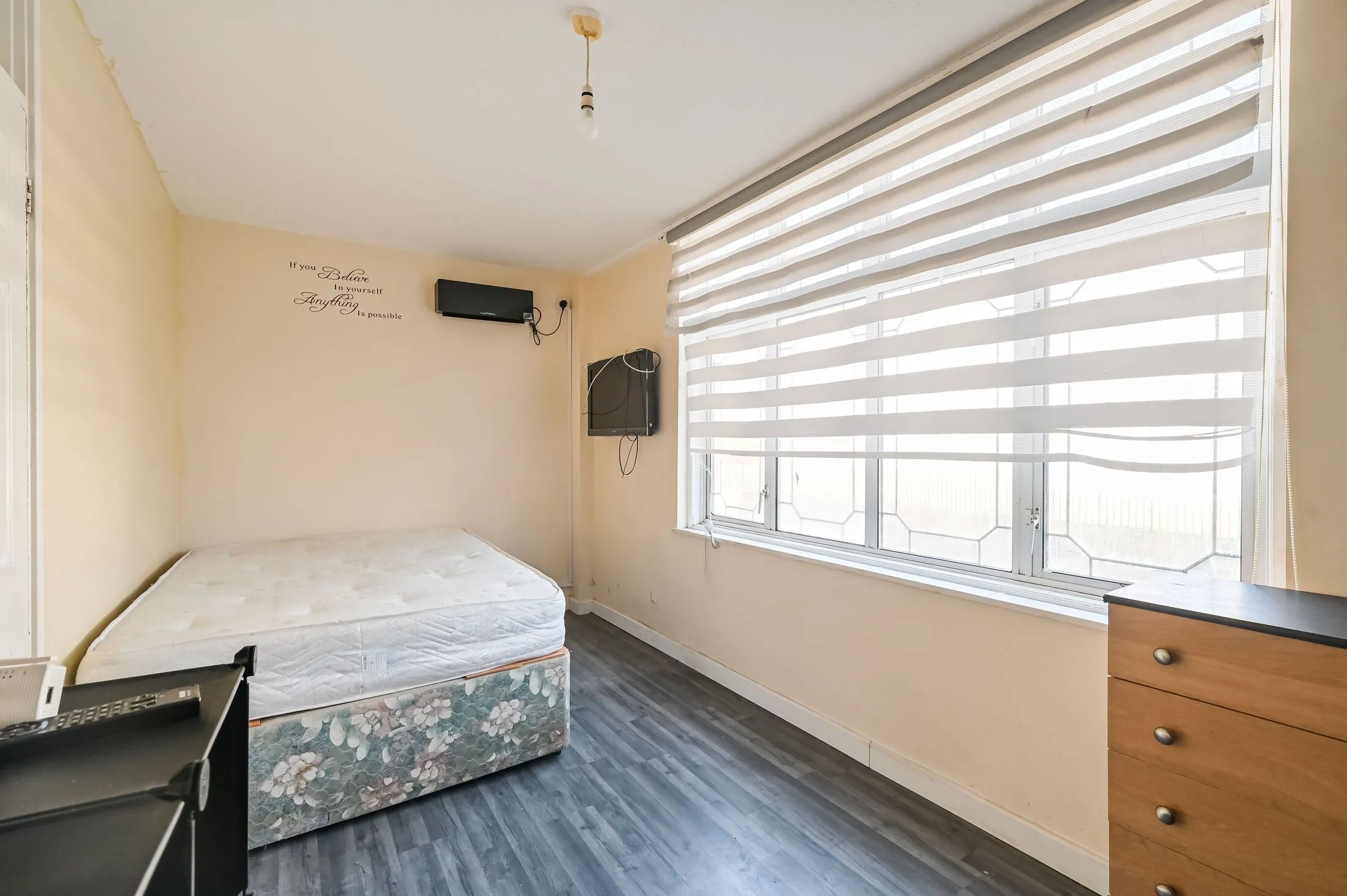 Flat Manchester Road in Greater London