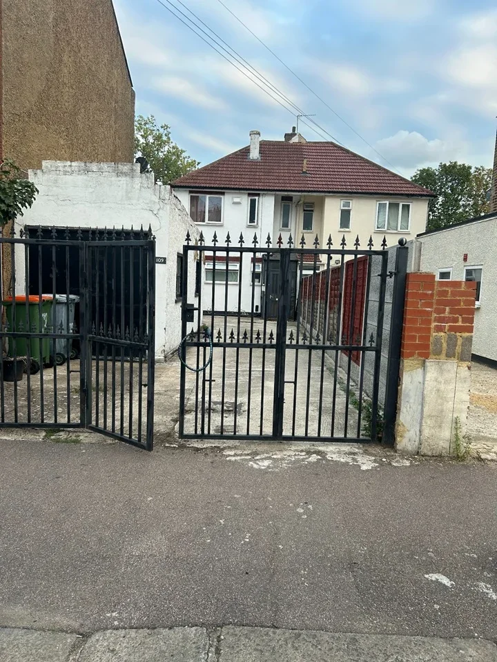 House Shakespeare Crescent in Greater London