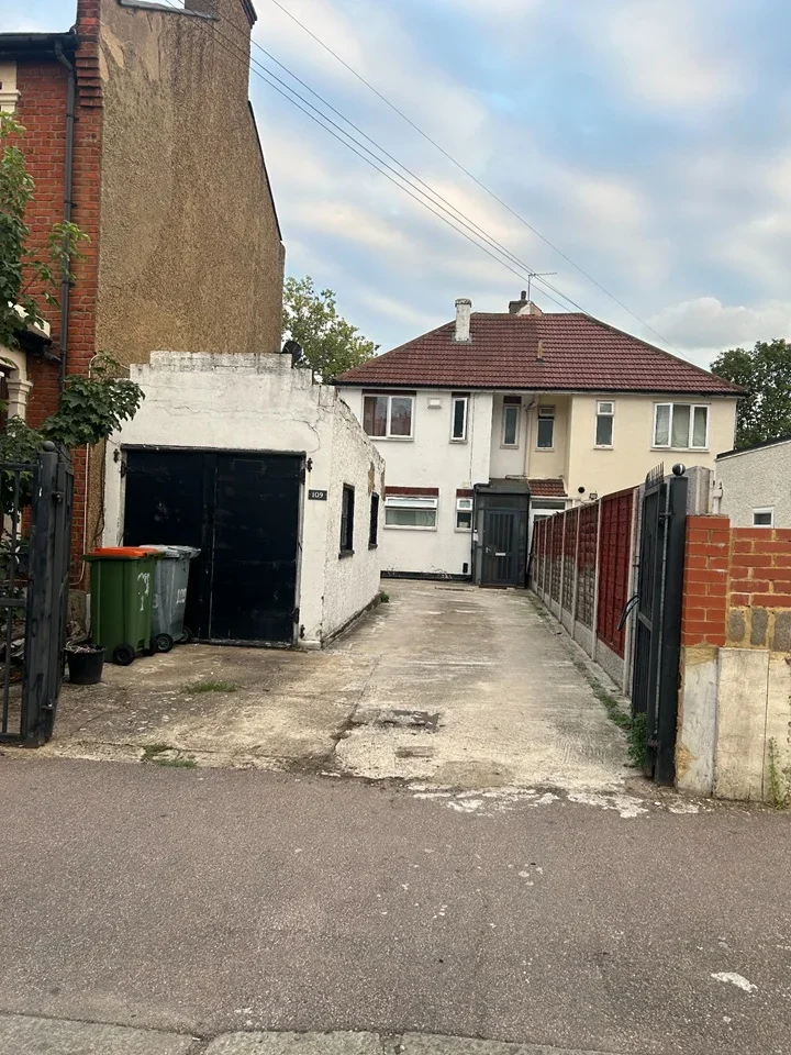 House Shakespeare Crescent in Greater London