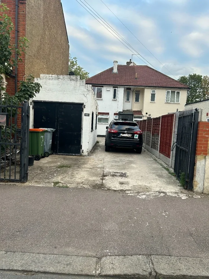 House Shakespeare Crescent in Greater London
