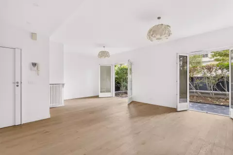Flat Rue de Chézy in Neuilly-sur-Seine