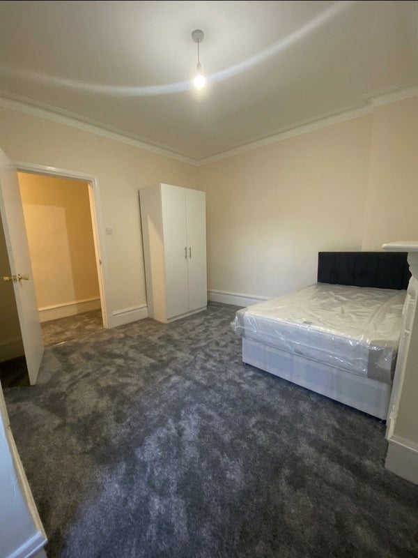 Room Talgarth Road in Greater London