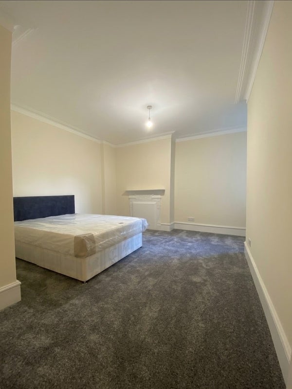 Room Talgarth Road in Greater London
