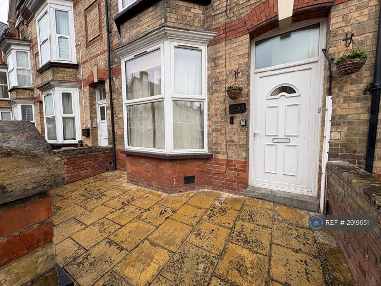 Room Cheddon Road in Taunton