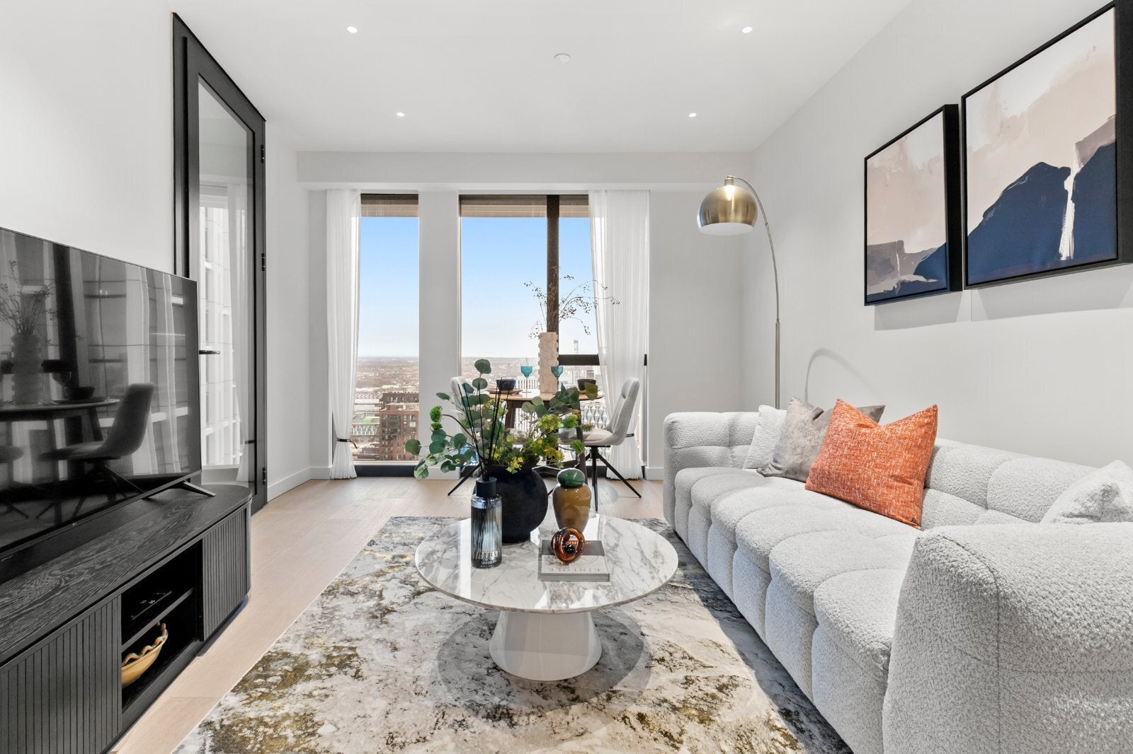 Flat Nine Elms Lane in Greater London