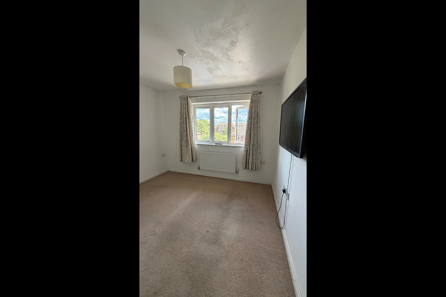 Flat Preston Court in Walton-on-Thames