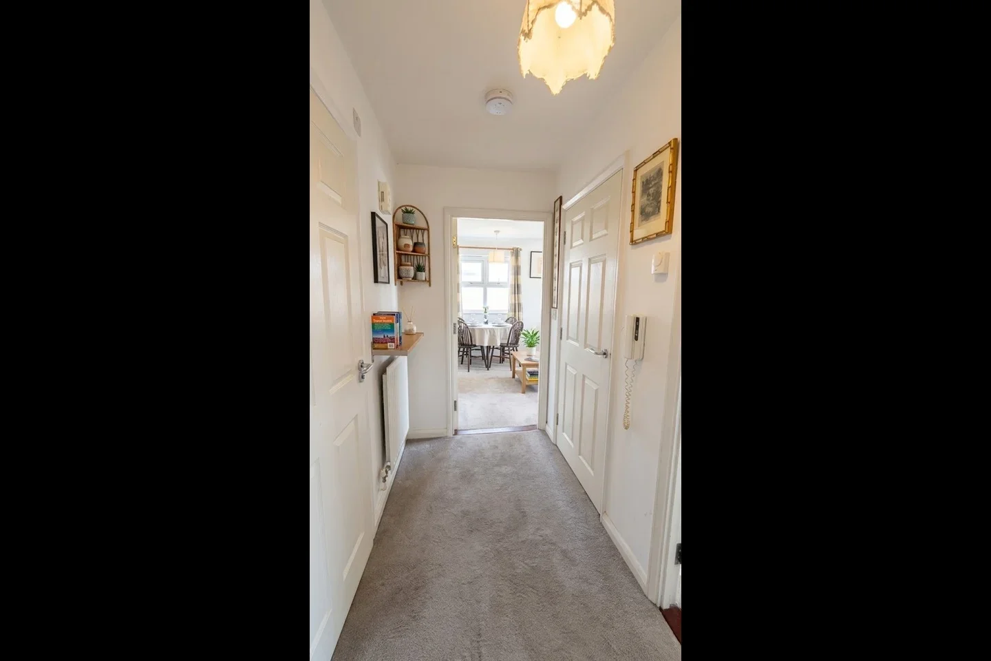 Flat Preston Court in Walton-on-Thames