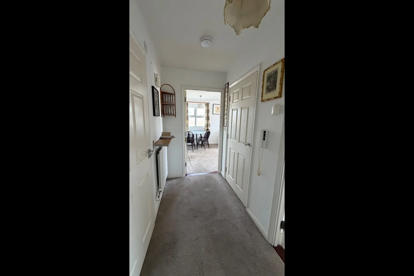 Flat Preston Court in Walton-on-Thames