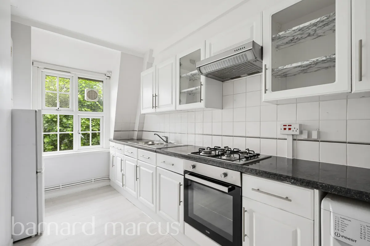 Flat Topham Square in Greater London