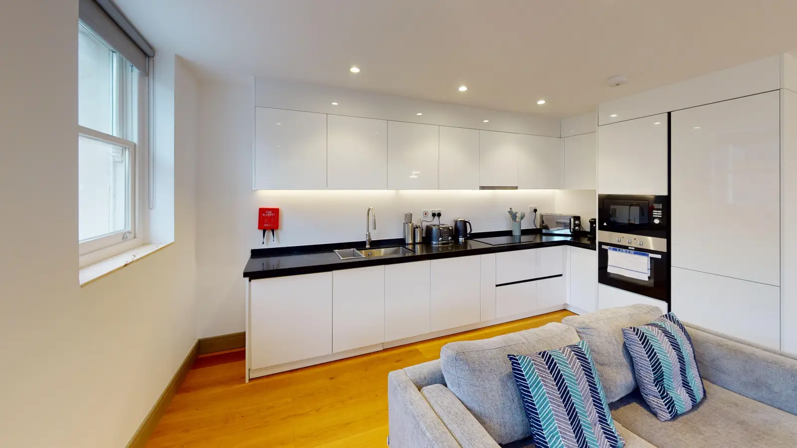 Flat Chiswick High Road in Greater London