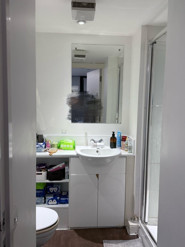 Room Willowbank Crescent in Glasgow