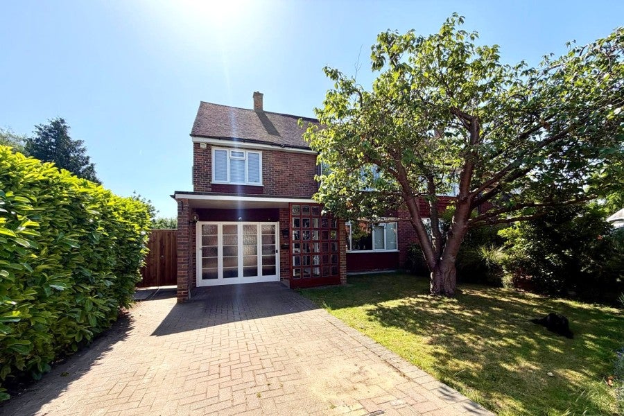 House Hanworth Lane in Borough of Runnymede