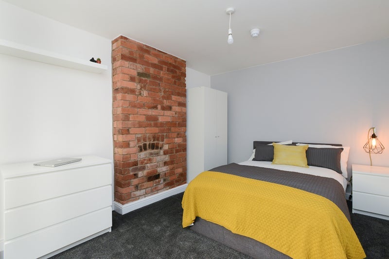 Room Station Road in Nottingham