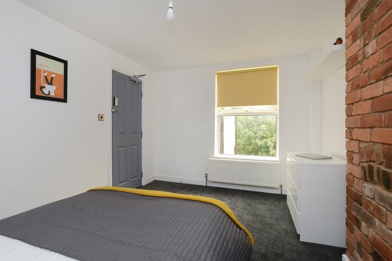 Room Station Road in Nottingham