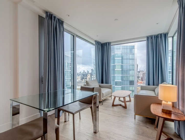 Flat Piazza Walk in Greater London