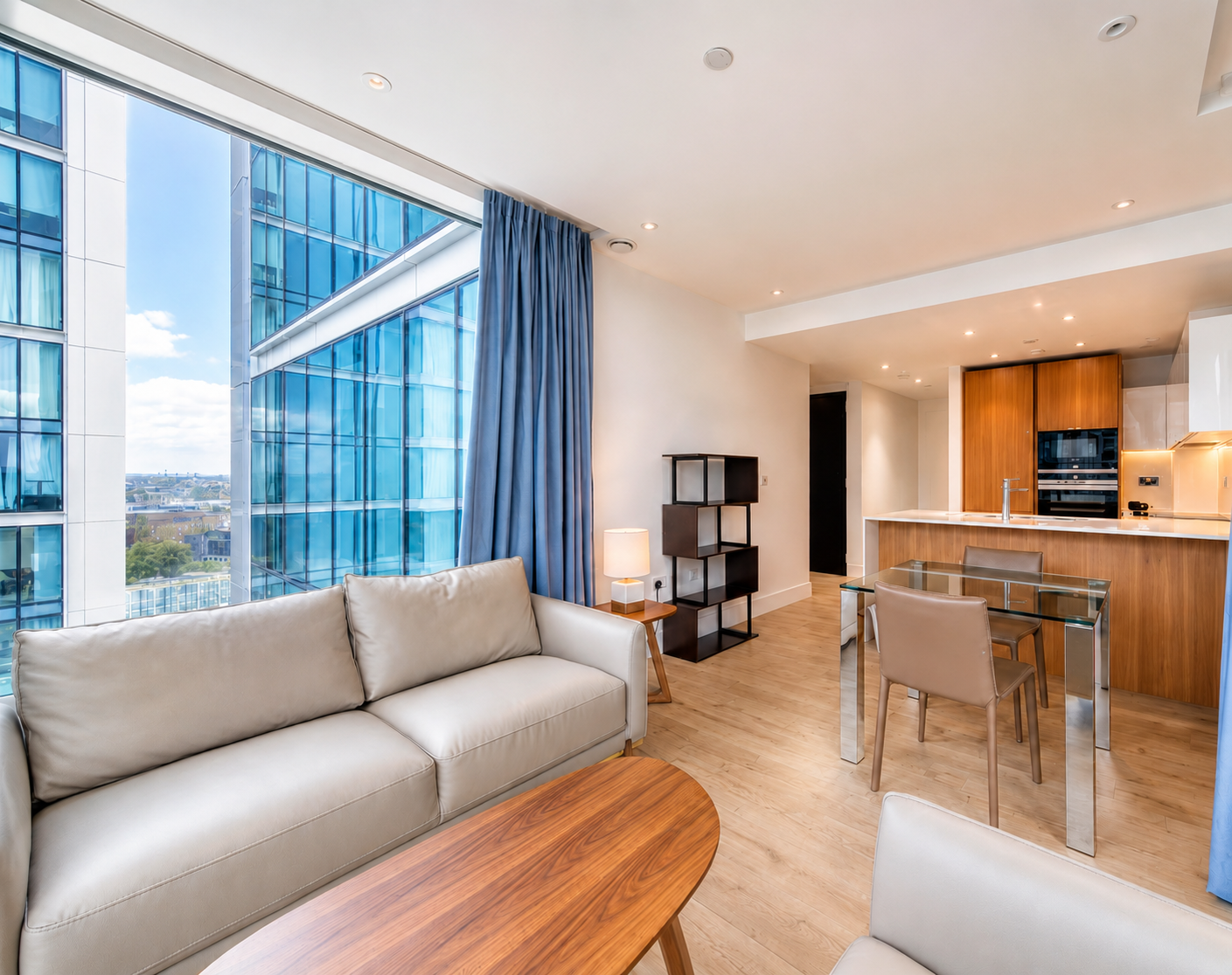 Flat Piazza Walk in Greater London