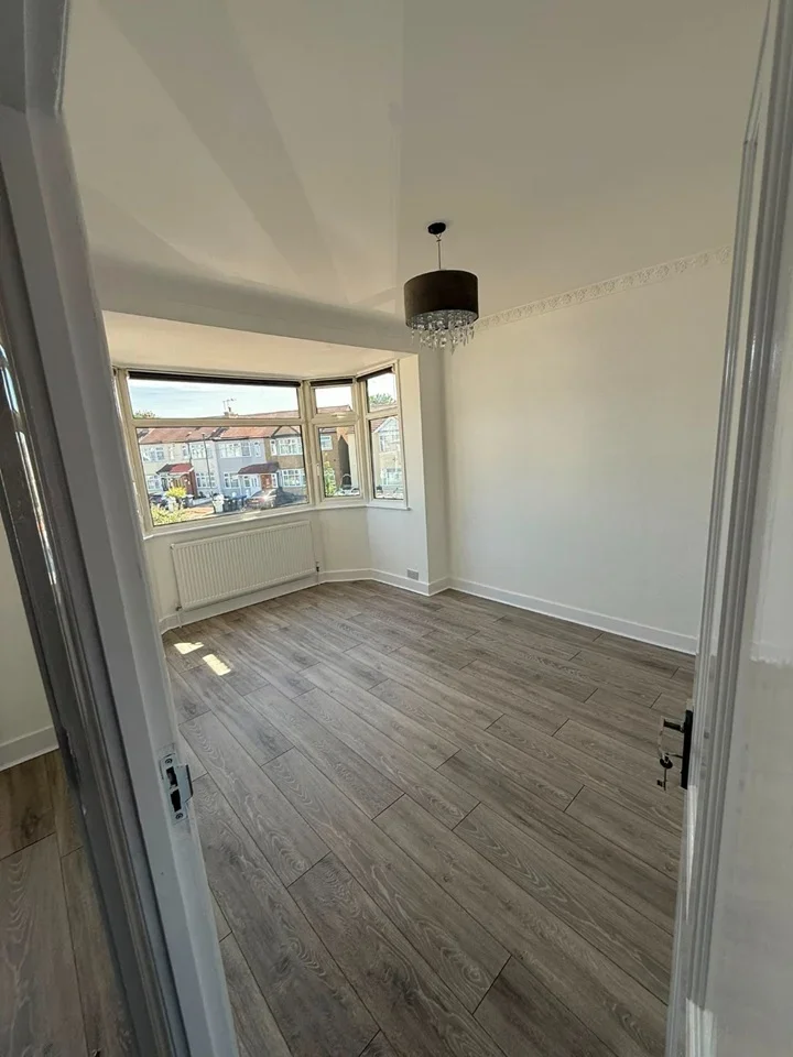 House Pembroke Avenue in Greater London