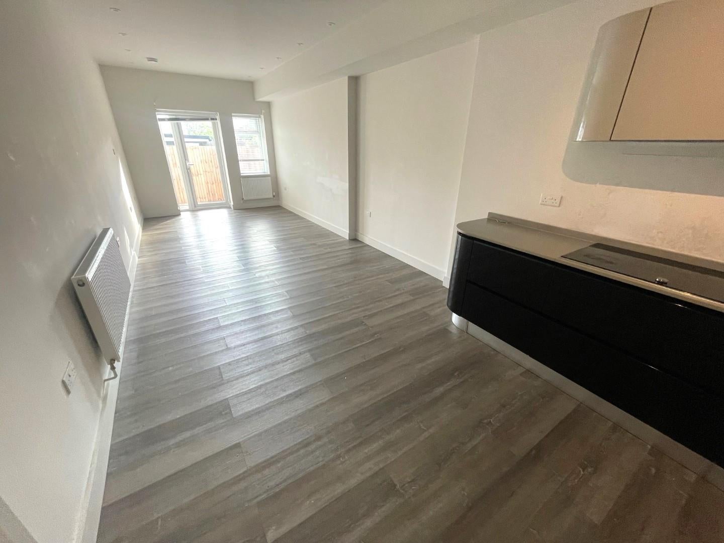 Flat Woodland Way in Greater London