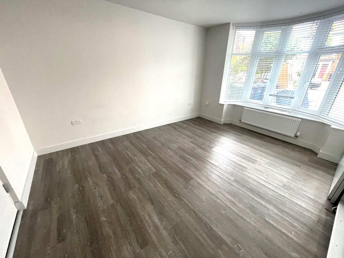 Flat Woodland Way in Greater London