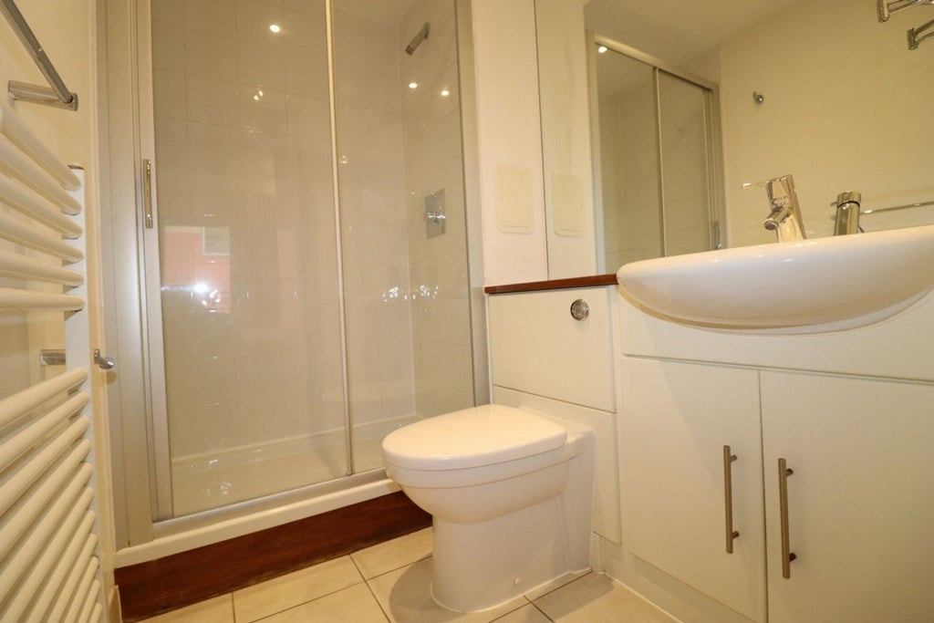 Room Globe Road in Greater London
