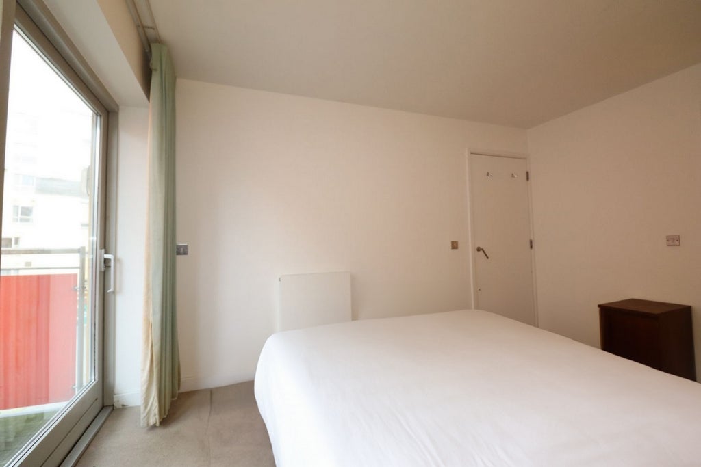 Room Globe Road in Greater London