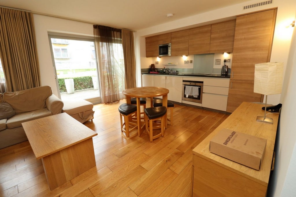 Room Globe Road in Greater London