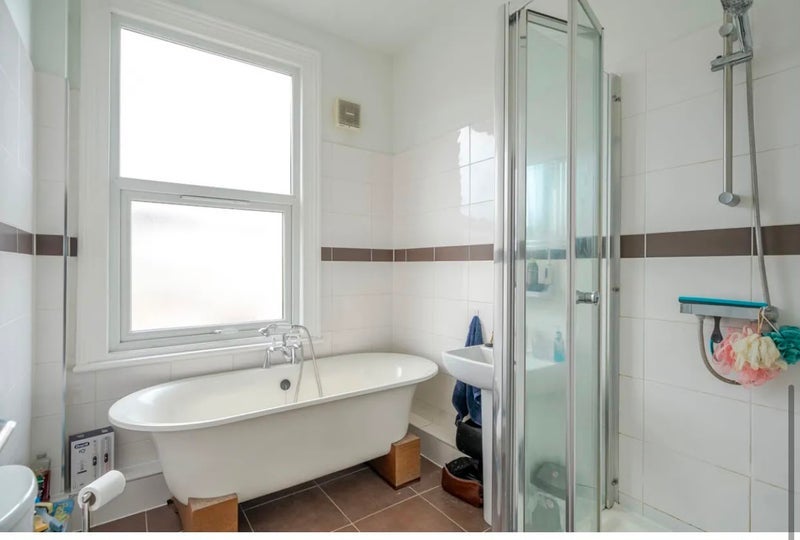 Room Kingsgate Road in Greater London