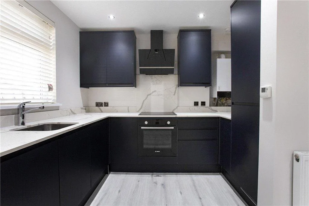 Flat Wentworth Park in Greater London