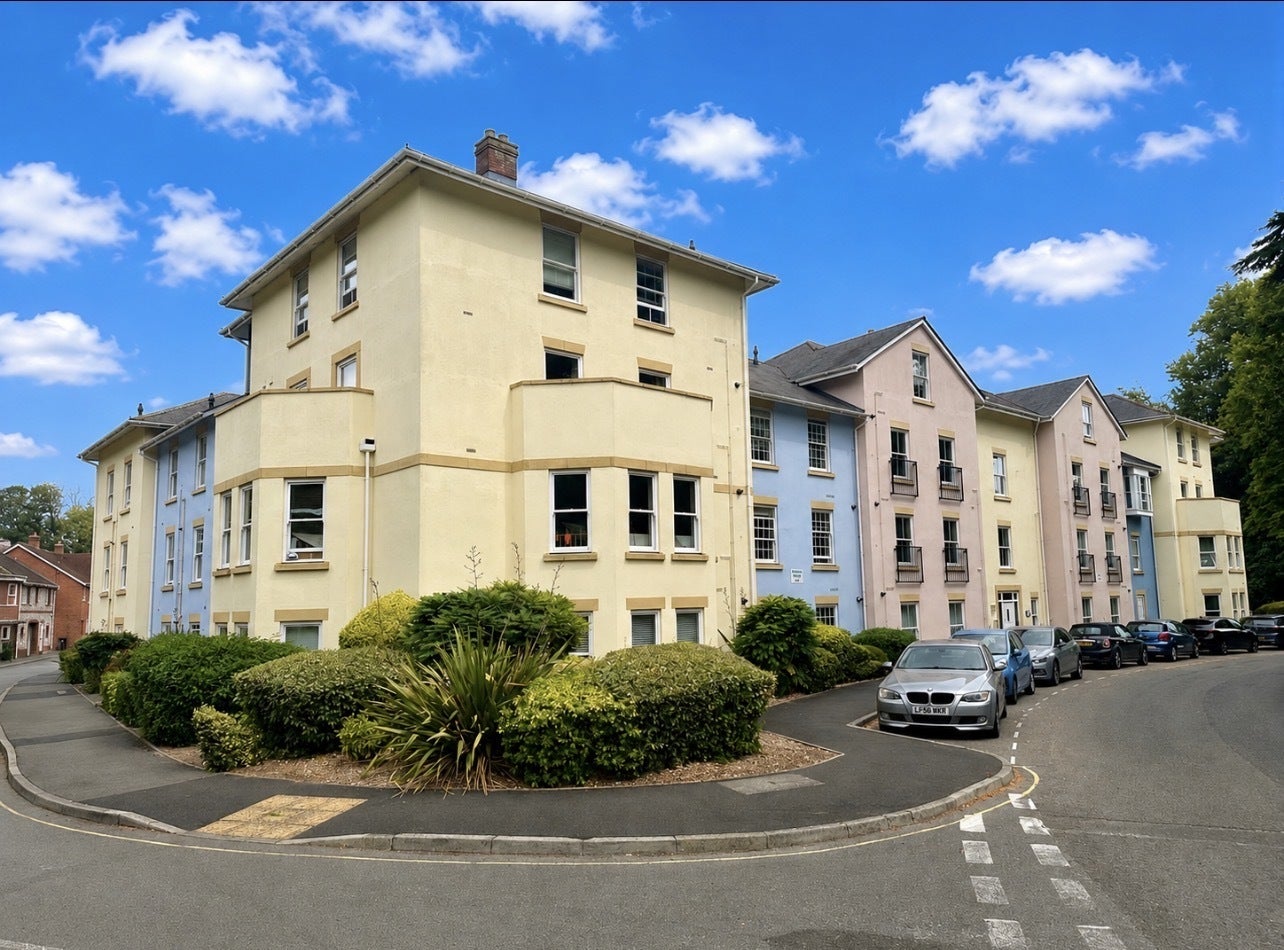 Flat Winton Close in Winchester