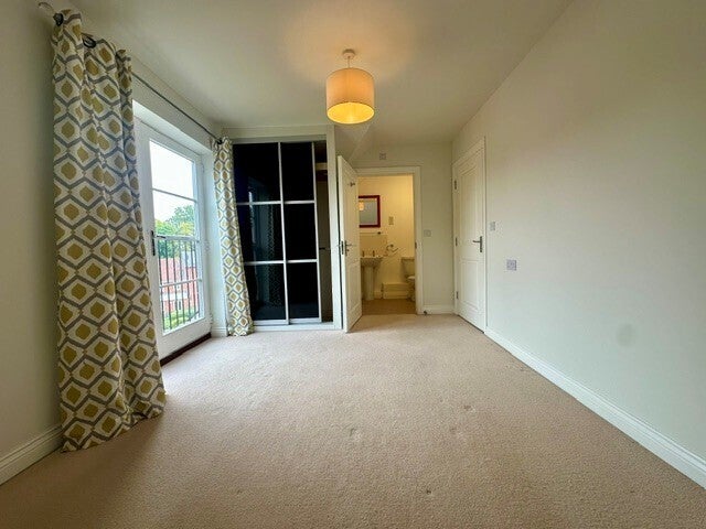 Flat Winton Close in Winchester