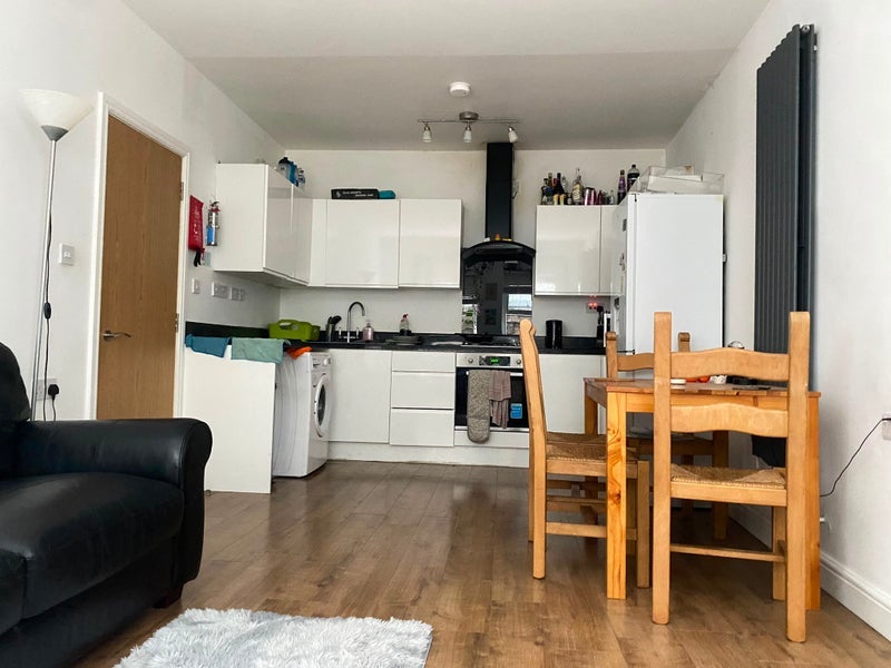 Room Coldharbour Lane in Greater London