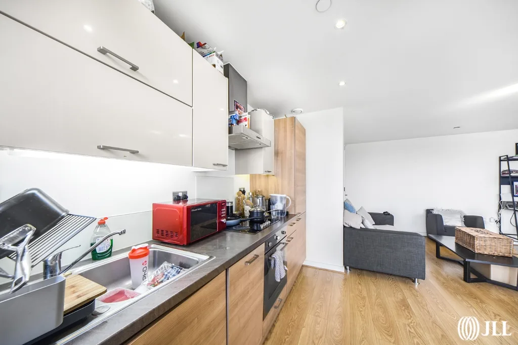 Flat Hay Currie Street in Greater London